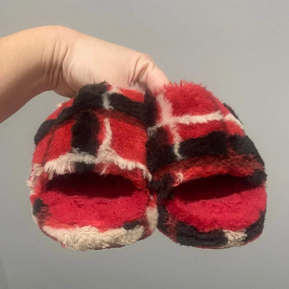 UGG Fluff Yeah Slide Backstrap Slippers in Plaid Punk Red Kids Size 3